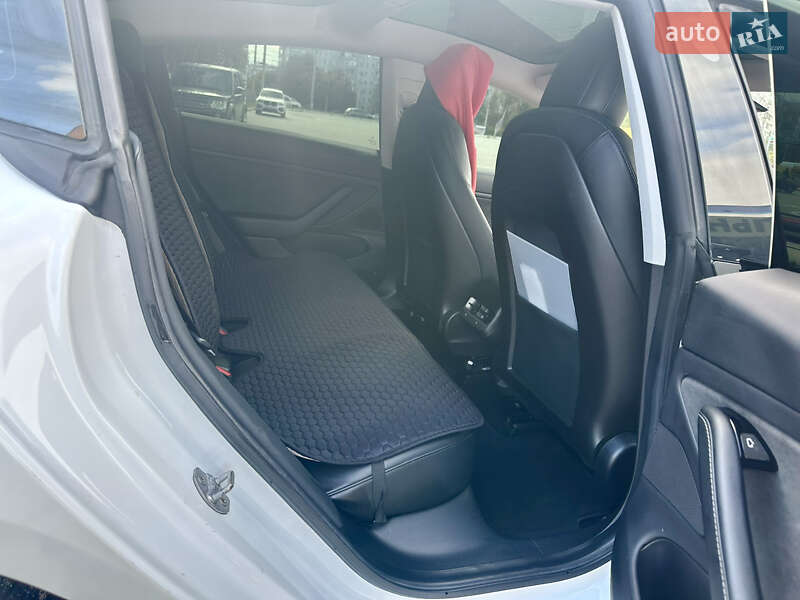 Седан Tesla Model 3 2019 в Сумах