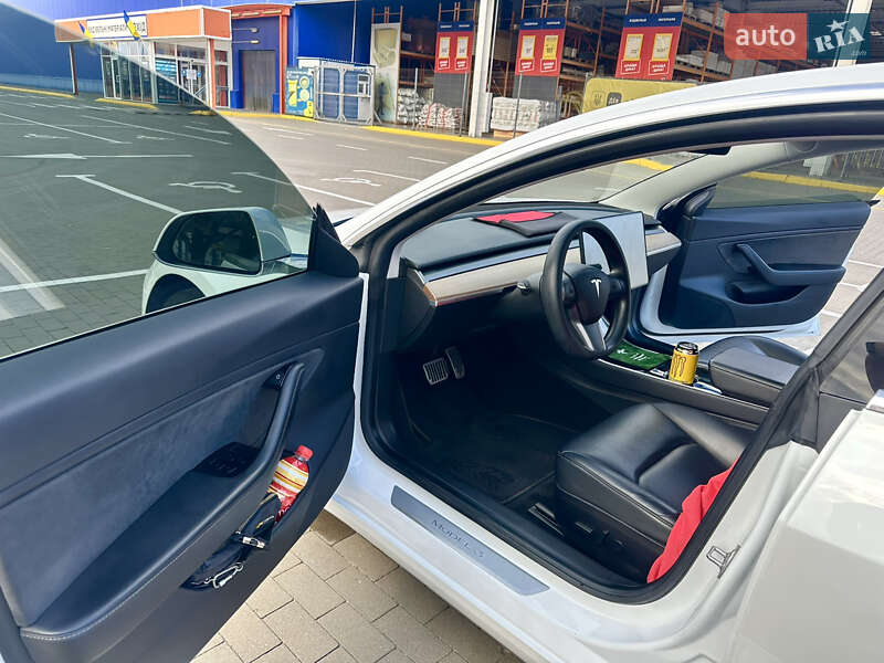 Седан Tesla Model 3 2019 в Сумах