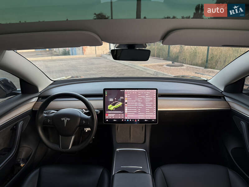 Седан Tesla Model 3 2021 в Кривом Роге