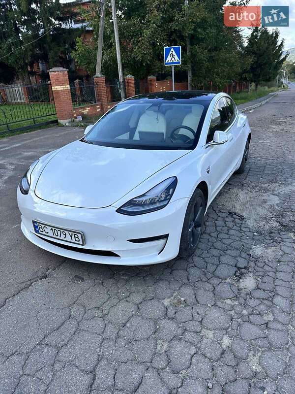 Tesla Model 3 2020