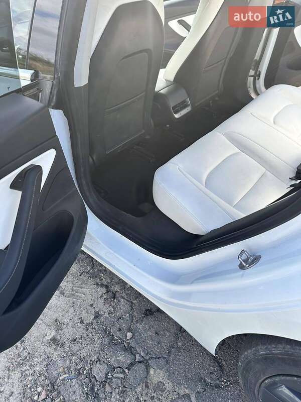 Седан Tesla Model 3 2020 в Бориславе