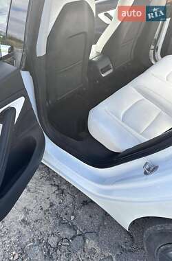 Седан Tesla Model 3 2020 в 