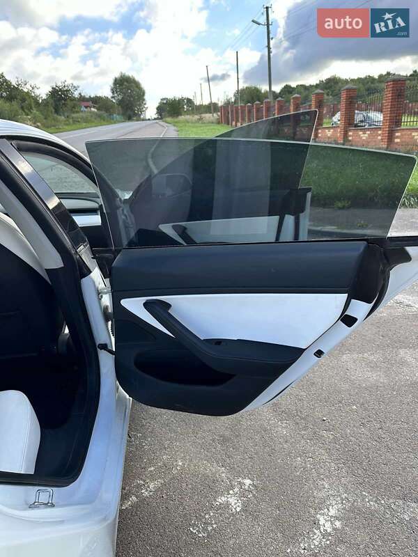 Седан Tesla Model 3 2020 в Бориславе