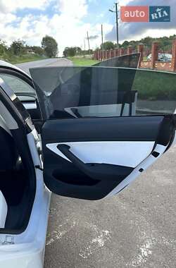 Седан Tesla Model 3 2020 в 