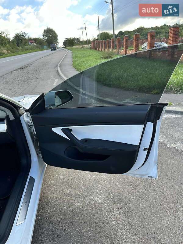 Седан Tesla Model 3 2020 в Бориславе