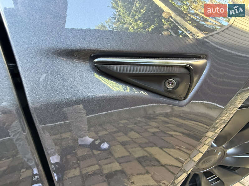 Седан Tesla Model 3 2022 в Буче