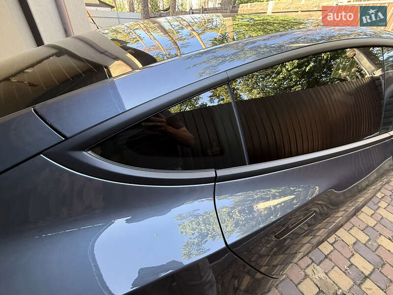 Седан Tesla Model 3 2022 в Буче