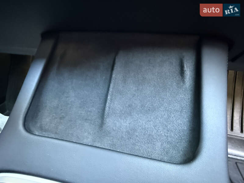 Седан Tesla Model 3 2022 в Буче