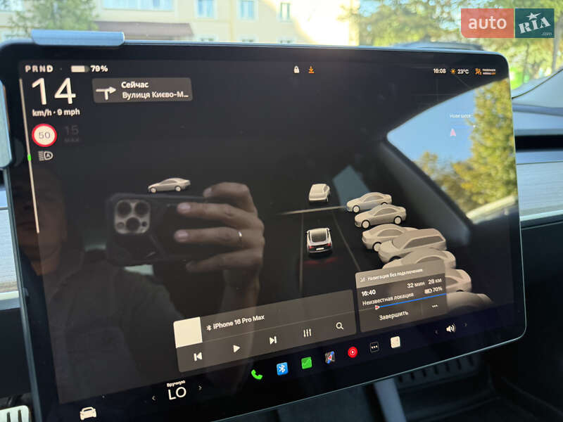 Седан Tesla Model 3 2022 в Буче