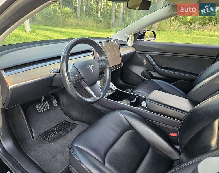 Седан Tesla Model 3 2019 в Житомире