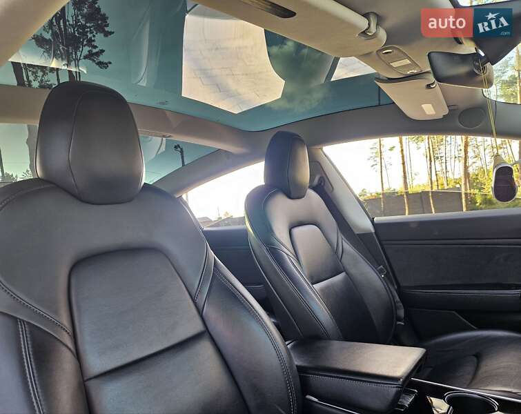 Седан Tesla Model 3 2019 в Житомире