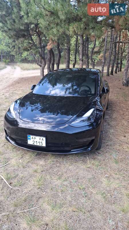 Седан Tesla Model 3 2023 в 