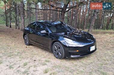 Седан Tesla Model 3 2023 в 