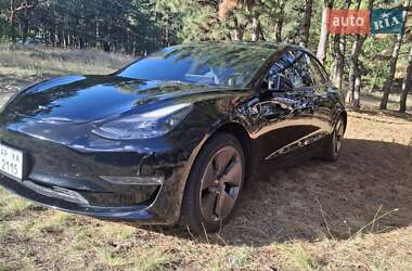 Седан Tesla Model 3 2023 в 