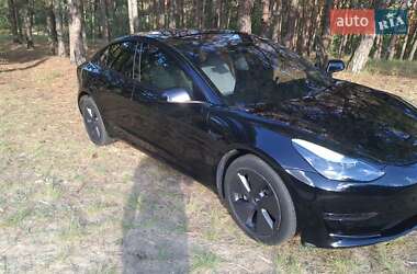 Седан Tesla Model 3 2023 в 