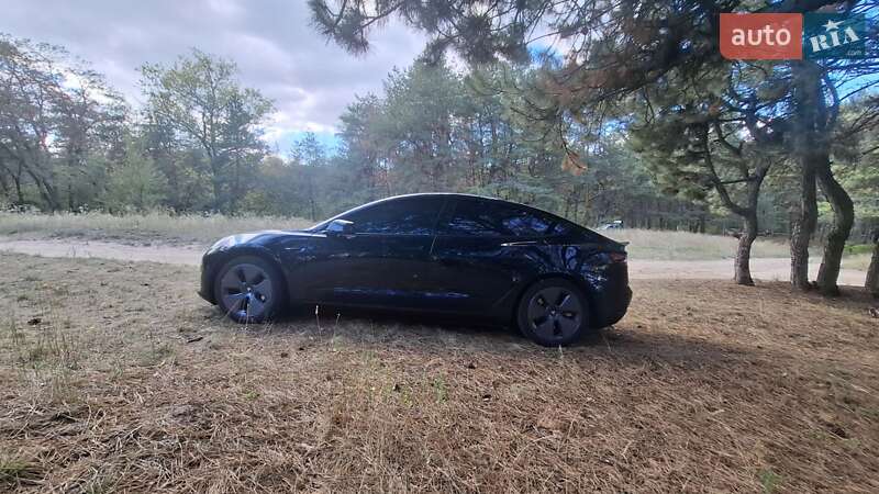 Седан Tesla Model 3 2023 в Запоріжжі