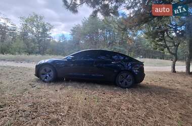 Седан Tesla Model 3 2023 в 