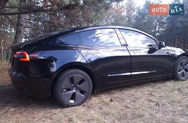 Седан Tesla Model 3 2023 в 