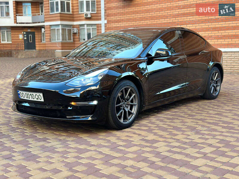 Седан Tesla Model 3 2020 в 