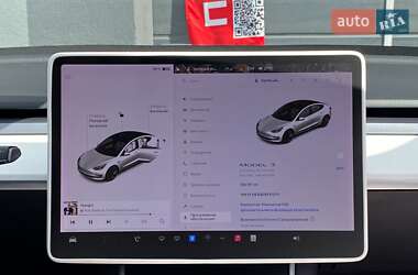 Седан Tesla Model 3 2019 в 