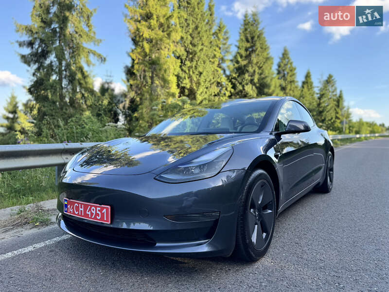 Седан Tesla Model 3 2023 в Львове