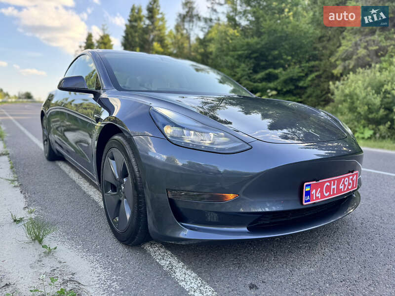 Седан Tesla Model 3 2023 в Львове