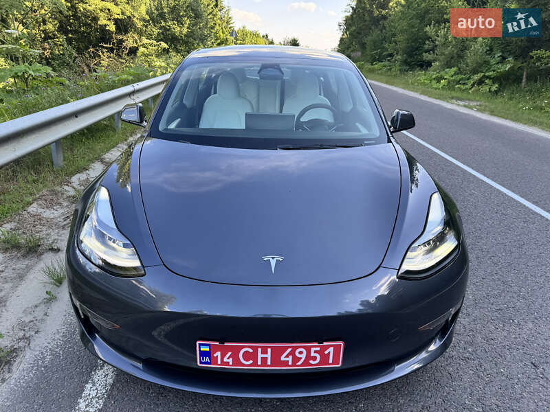 Седан Tesla Model 3 2023 в Львове