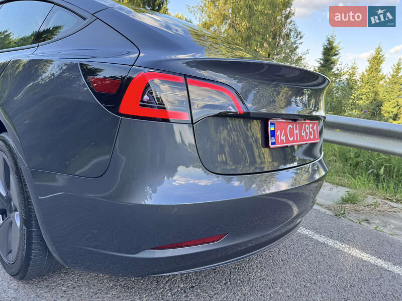 Седан Tesla Model 3 2023 в Львове