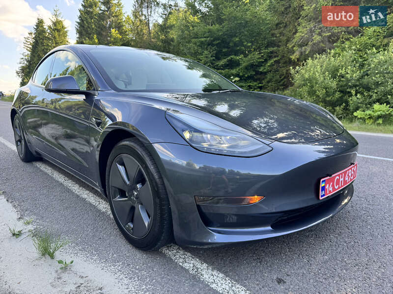 Седан Tesla Model 3 2023 в Львове