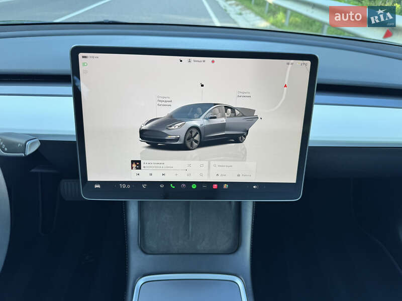 Седан Tesla Model 3 2023 в Львове