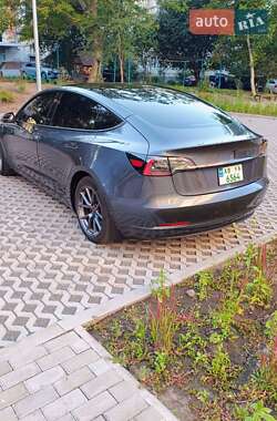 Седан Tesla Model 3 2023 в 