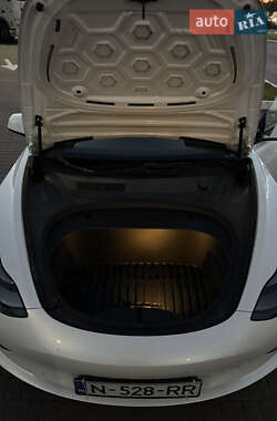 Седан Tesla Model 3 2021 в 
