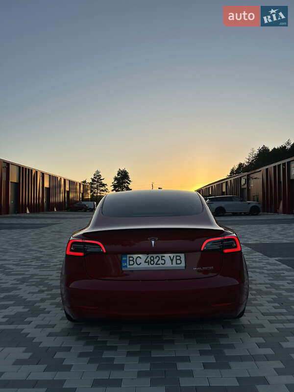Седан Tesla Model 3 2020 в Львові