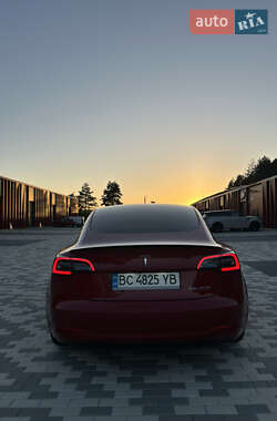 Седан Tesla Model 3 2020 в 