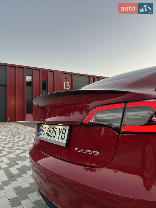 Седан Tesla Model 3 2020 в Львові