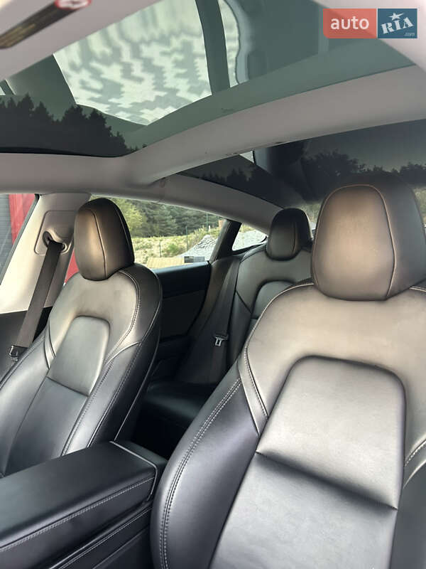 Седан Tesla Model 3 2020 в Львові
