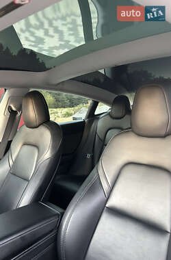 Седан Tesla Model 3 2020 в 