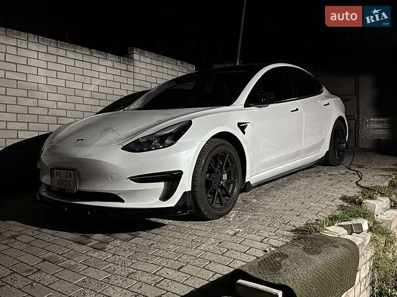 Седан Tesla Model 3 2021 в Днепре
