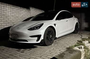 Седан Tesla Model 3 2021 в 