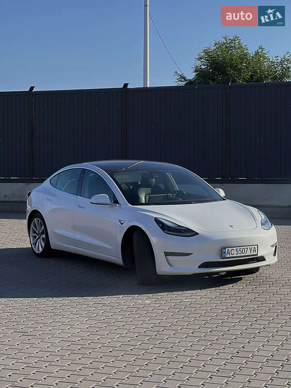 Седан Tesla Model 3 2019 в 