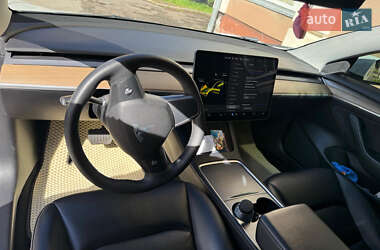 Седан Tesla Model 3 2021 в 