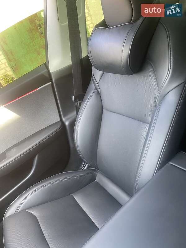 Седан Tesla Model 3 2024 в Кривому Розі