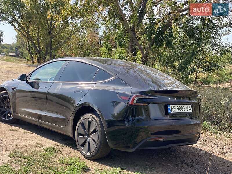 Седан Tesla Model 3 2024 в Кривому Розі
