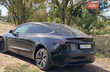 Седан Tesla Model 3 2024 в 