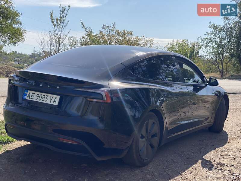 Седан Tesla Model 3 2024 в Кривому Розі