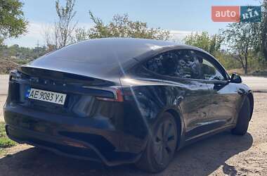 Седан Tesla Model 3 2024 в 