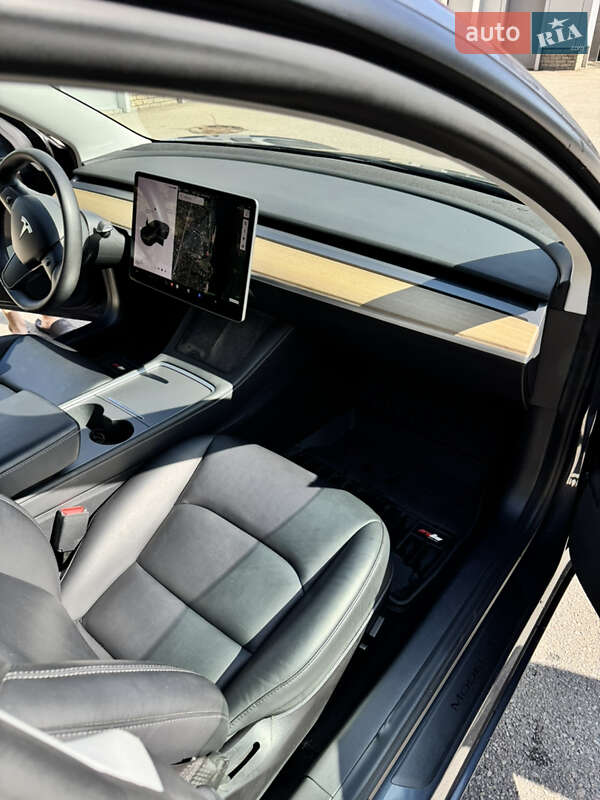 Седан Tesla Model 3 2021 в Запоріжжі