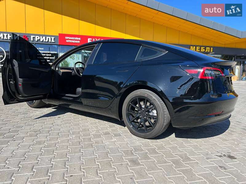 Седан Tesla Model 3 2023 в Киеве
