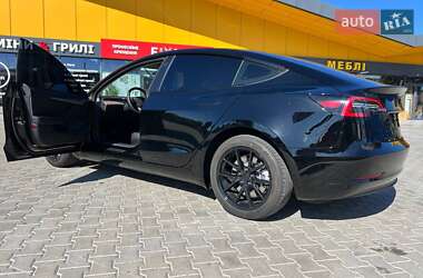 Седан Tesla Model 3 2023 в 