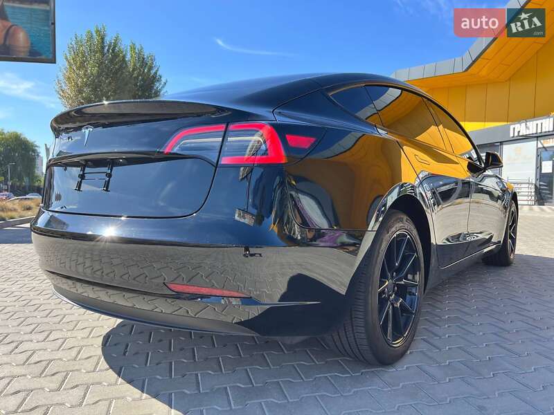 Седан Tesla Model 3 2023 в Киеве